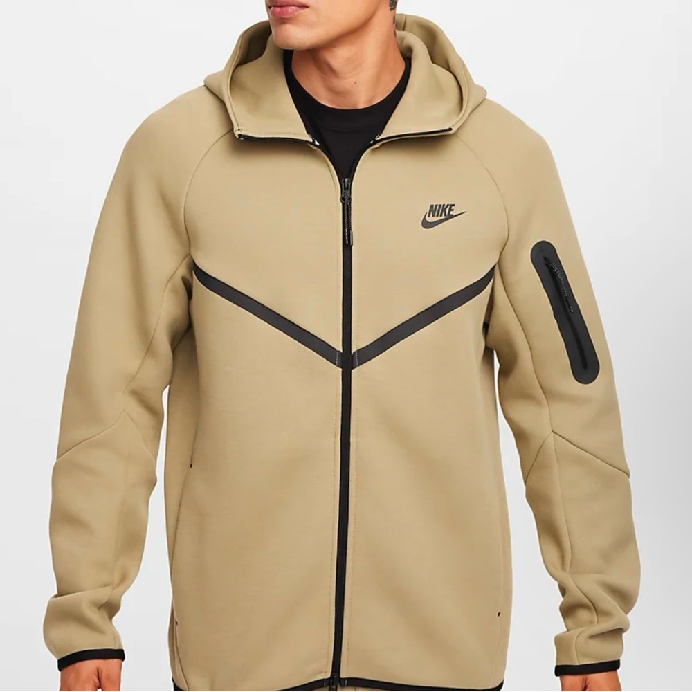 Nike Men's Beige Hooded Jacket